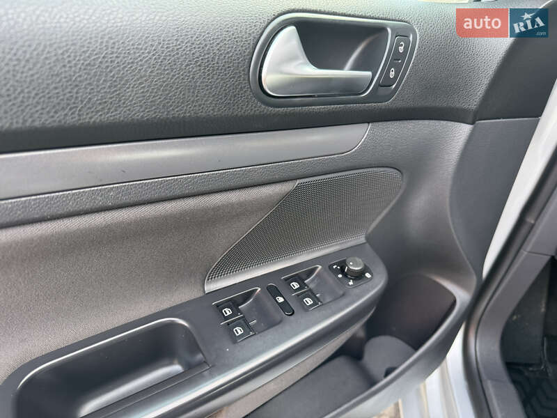 Універсал Volkswagen Golf 2009 в Вінниці