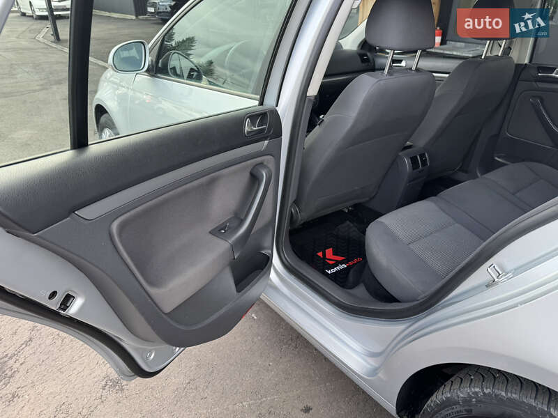 Універсал Volkswagen Golf 2009 в Вінниці