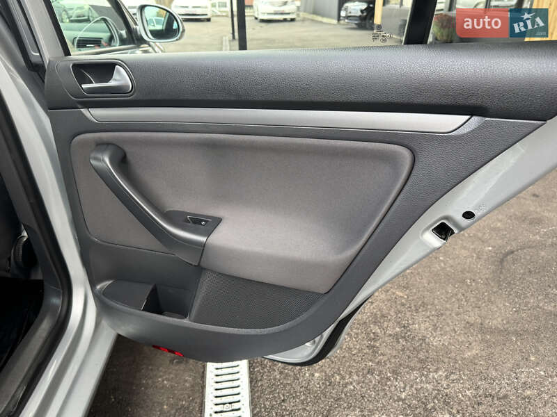 Універсал Volkswagen Golf 2009 в Вінниці