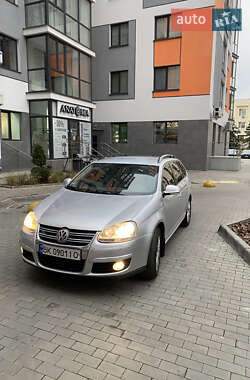 Универсал Volkswagen Golf 2009 в Вараше