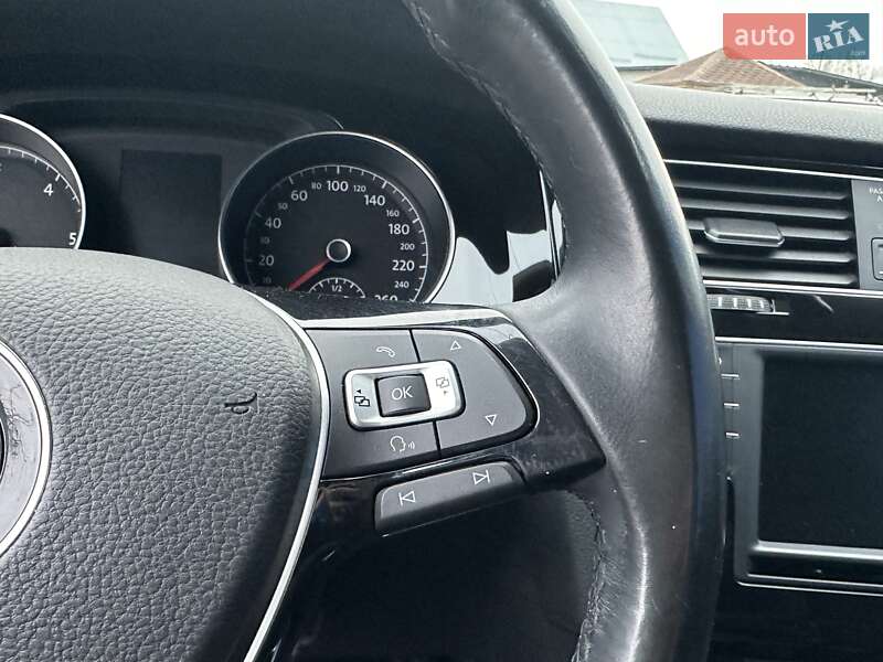 Универсал Volkswagen Golf 2015 в Ровно