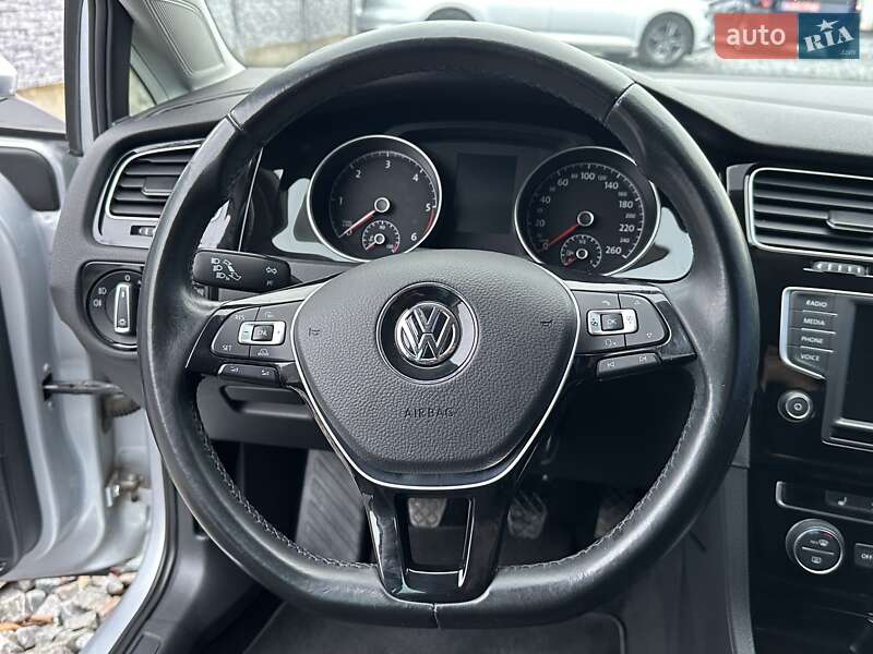 Универсал Volkswagen Golf 2015 в Ровно