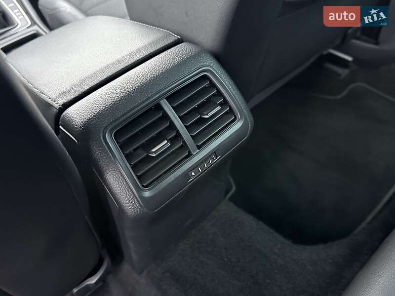 Универсал Volkswagen Golf 2015 в Ровно