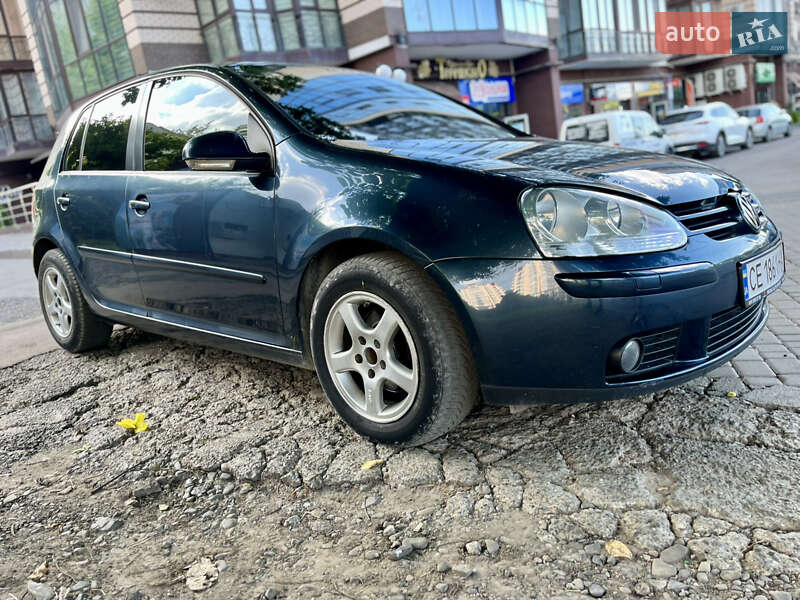 Хетчбек Volkswagen Golf 2006 в Чернівцях