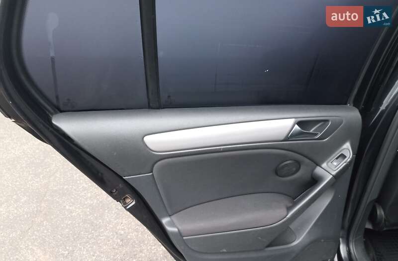 Хетчбек Volkswagen Golf 2009 в Києві