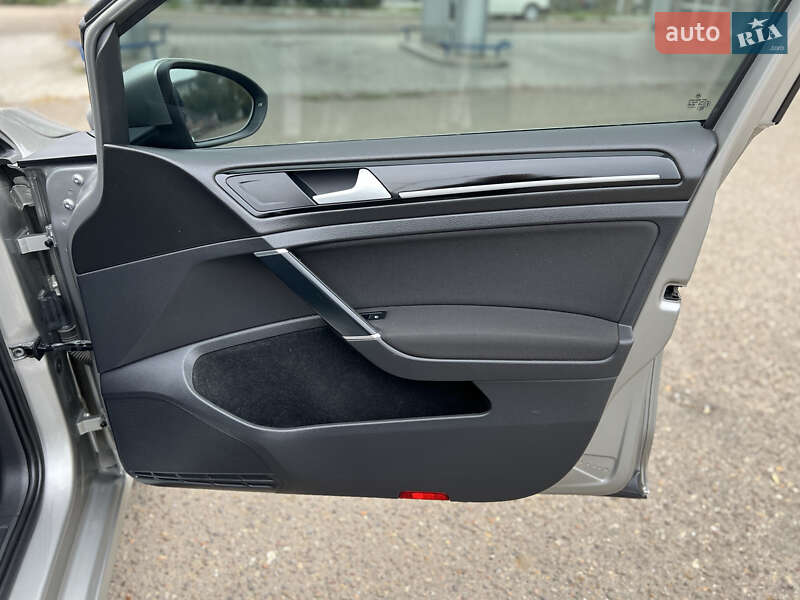 Універсал Volkswagen Golf 2016 в Кам'янець-Подільському