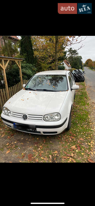 Хэтчбек Volkswagen Golf 2001 в Луцке