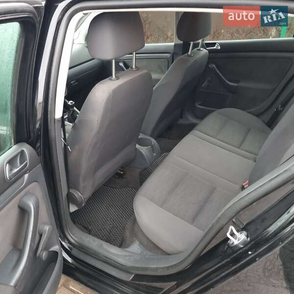 Хэтчбек Volkswagen Golf 2005 в Виннице