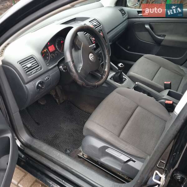 Хэтчбек Volkswagen Golf 2005 в Виннице