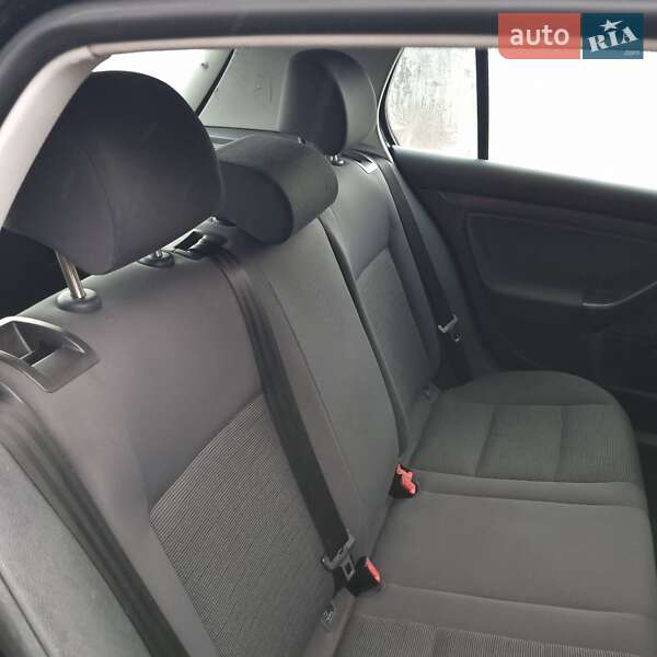 Хэтчбек Volkswagen Golf 2005 в Виннице