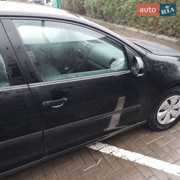 Хэтчбек Volkswagen Golf 2005 в Виннице
