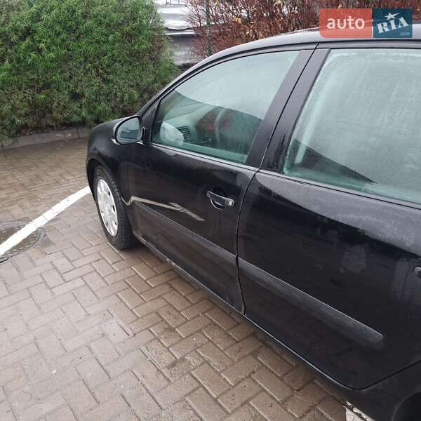 Хэтчбек Volkswagen Golf 2005 в Виннице