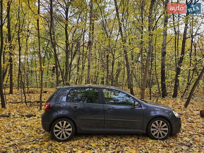 Хетчбек Volkswagen Golf 2007 в Києві