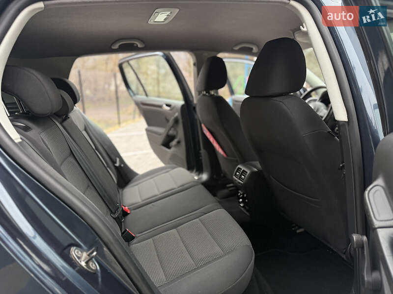 Хэтчбек Volkswagen Golf 2010 в Кременце