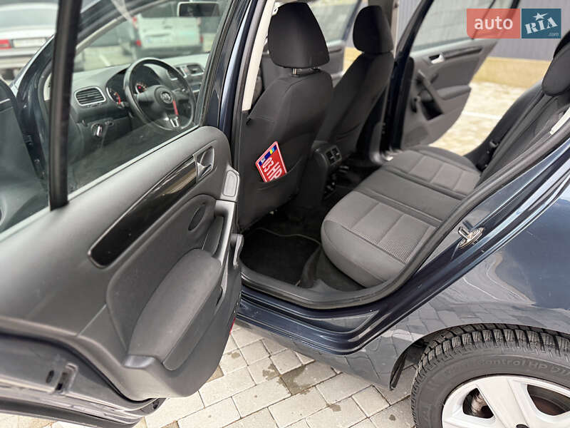 Хэтчбек Volkswagen Golf 2010 в Кременце