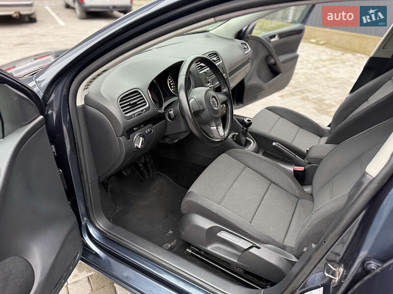 Хэтчбек Volkswagen Golf 2010 в Кременце