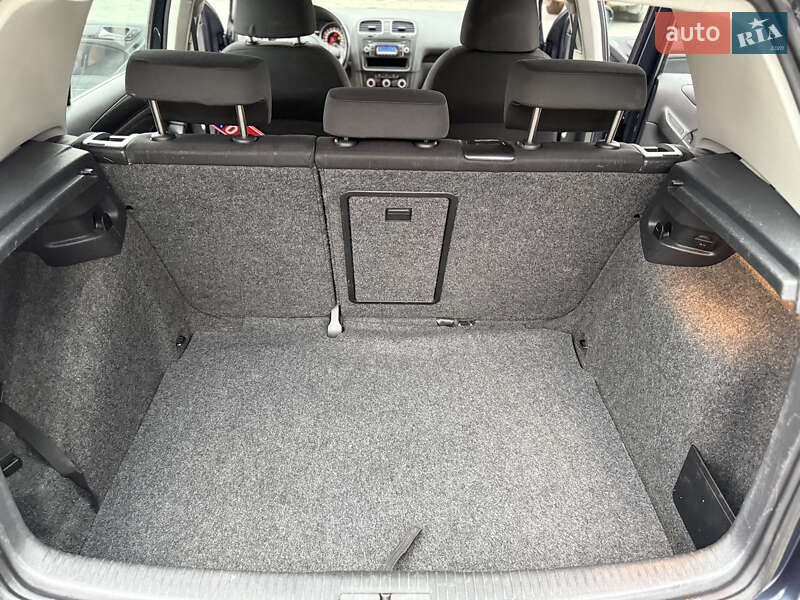 Хэтчбек Volkswagen Golf 2010 в Кременце