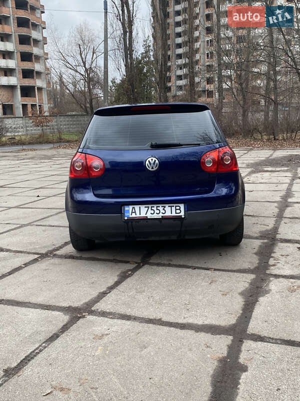 Хэтчбек Volkswagen Golf 2004 в Киеве