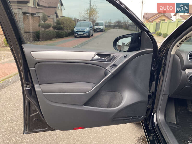 Хэтчбек Volkswagen Golf 2009 в Житомире