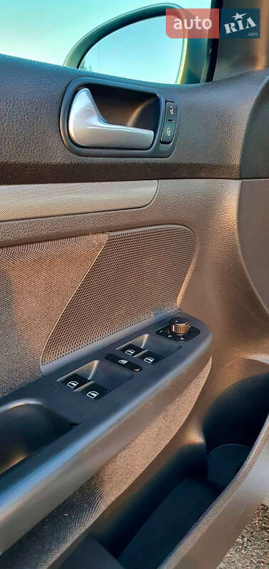 Хэтчбек Volkswagen Golf 2007 в Кропивницком