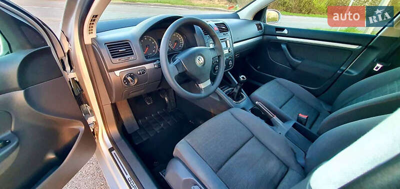 Хэтчбек Volkswagen Golf 2007 в Кропивницком