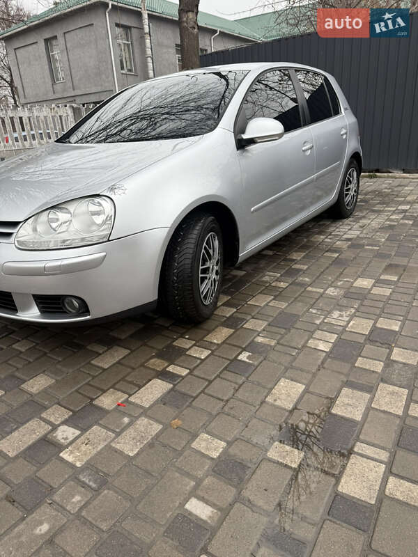 Хетчбек Volkswagen Golf 2006 в Звягелі