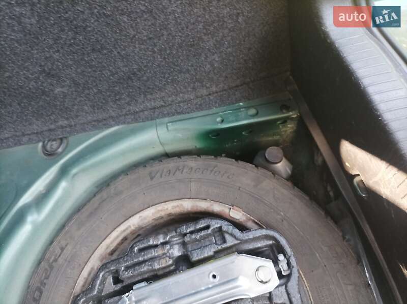 Хэтчбек Volkswagen Golf 2000 в Конотопе