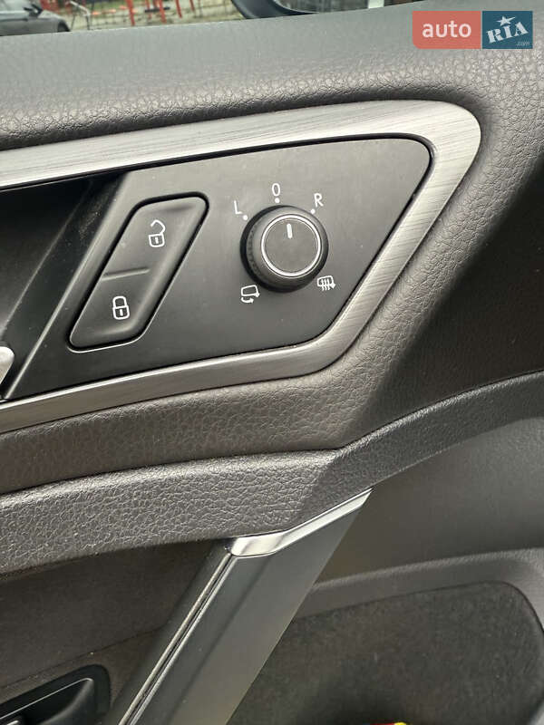 Универсал Volkswagen Golf 2019 в Житомире фото 13 Универсал Volkswagen Golf 2019 в Житомире