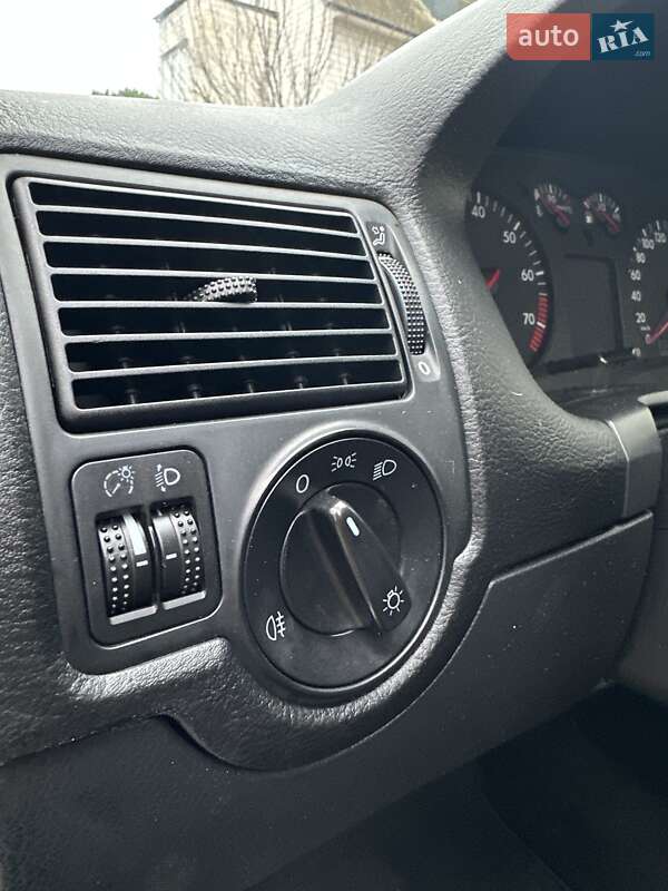 Volkswagen Golf 2002