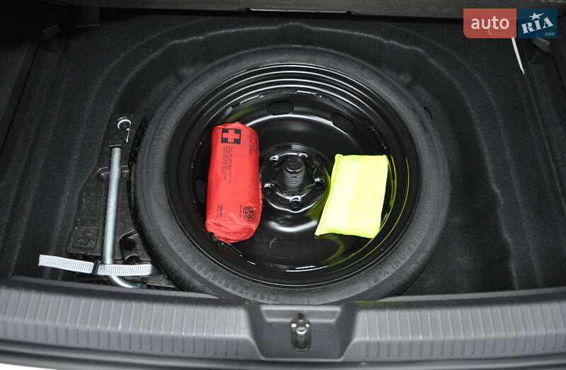 Хетчбек Volkswagen Golf 2022 в Одесі