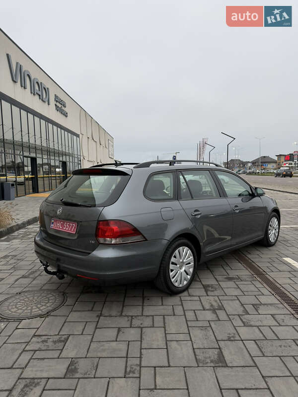 Универсал Volkswagen Golf 2010 в Луцке