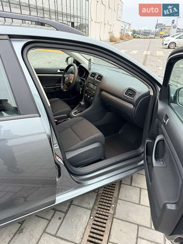 Универсал Volkswagen Golf 2010 в Луцке
