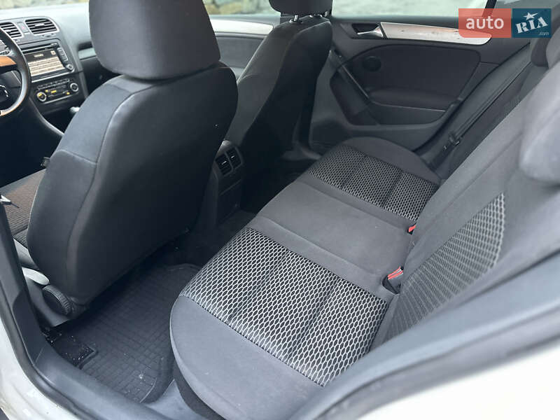 Хетчбек Volkswagen Golf 2011 в Калуші