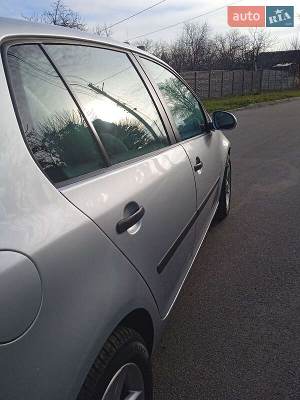Хетчбек Volkswagen Golf 2005 в Харкові