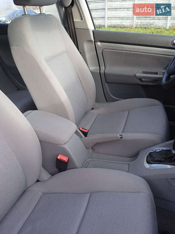 Хетчбек Volkswagen Golf 2005 в Харкові