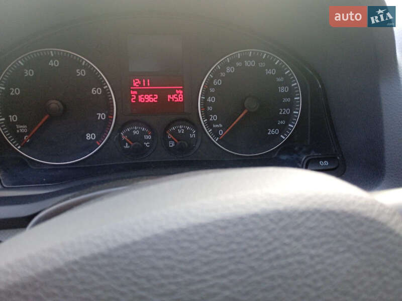 Хетчбек Volkswagen Golf 2005 в Харкові