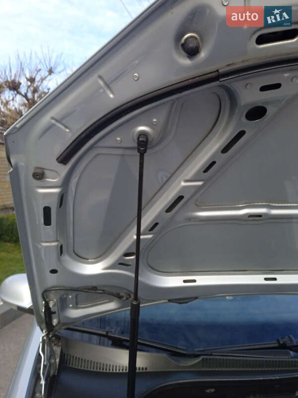 Хетчбек Volkswagen Golf 2005 в Харкові