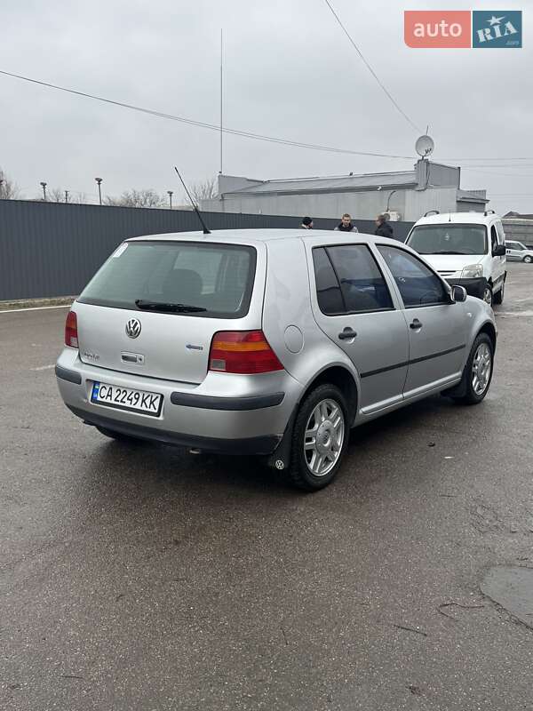Хетчбек Volkswagen Golf 2004 в Кам'янці