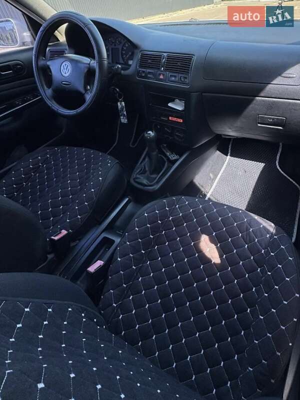 Хетчбек Volkswagen Golf 2004 в Кам'янці