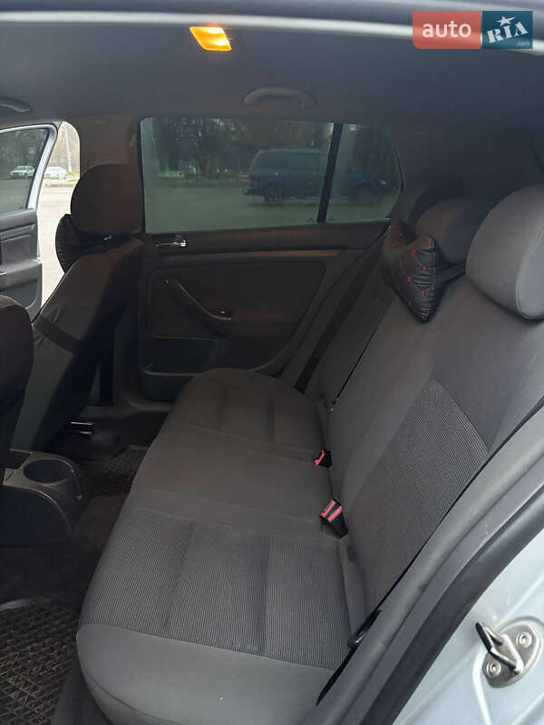 Хэтчбек Volkswagen Golf 2003 в Днепре