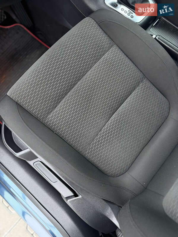 Хэтчбек Volkswagen Golf 2009 в Владимире