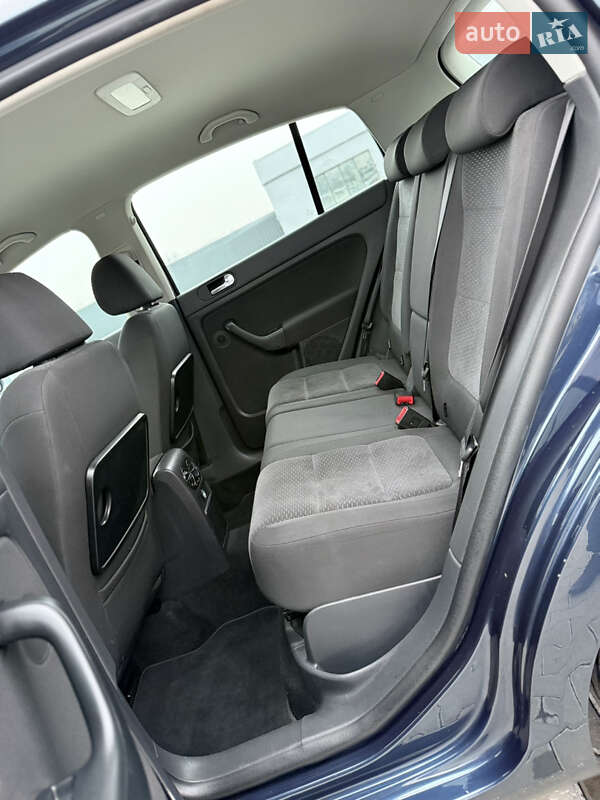 Хэтчбек Volkswagen Golf 2009 в Владимире