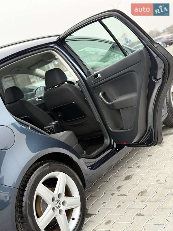 Хэтчбек Volkswagen Golf 2009 в Владимире