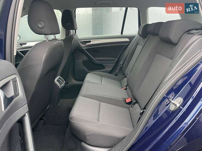 Універсал Volkswagen Golf 2017 в Києві