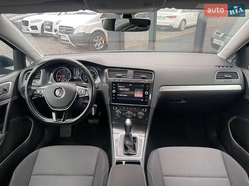 Універсал Volkswagen Golf 2017 в Києві