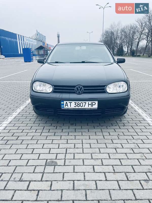 Хетчбек Volkswagen Golf 2002 в Коломиї