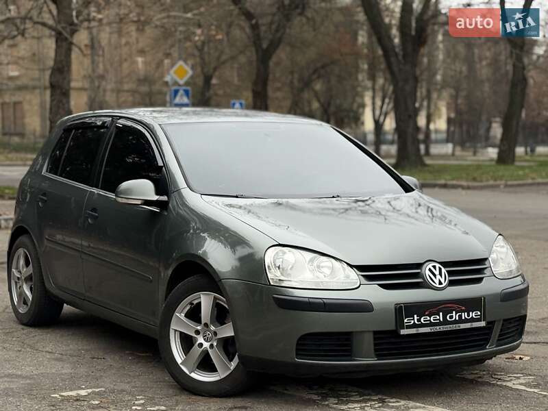 Хэтчбек Volkswagen Golf 2004 в Николаеве