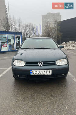 Хетчбек Volkswagen Golf 2001 в Львові