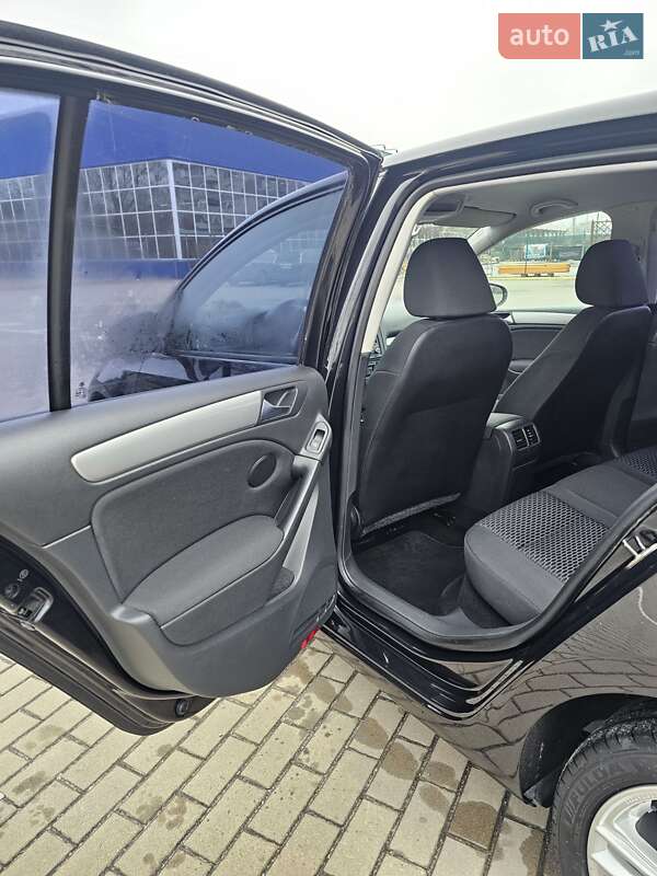 Хэтчбек Volkswagen Golf 2009 в Сумах