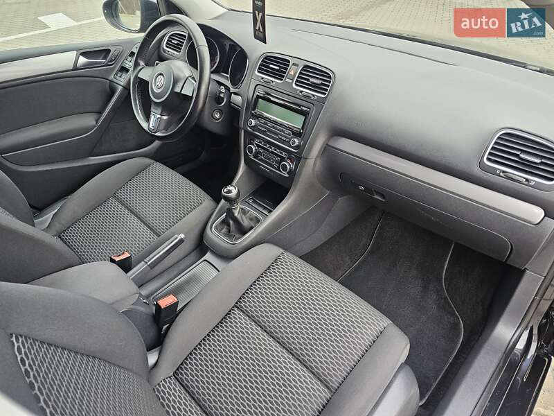 Хэтчбек Volkswagen Golf 2009 в Сумах